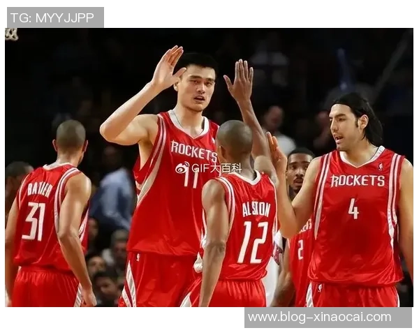 姚明与莫兹戈夫的巅峰对决：篮球巨星的力量与技巧较量