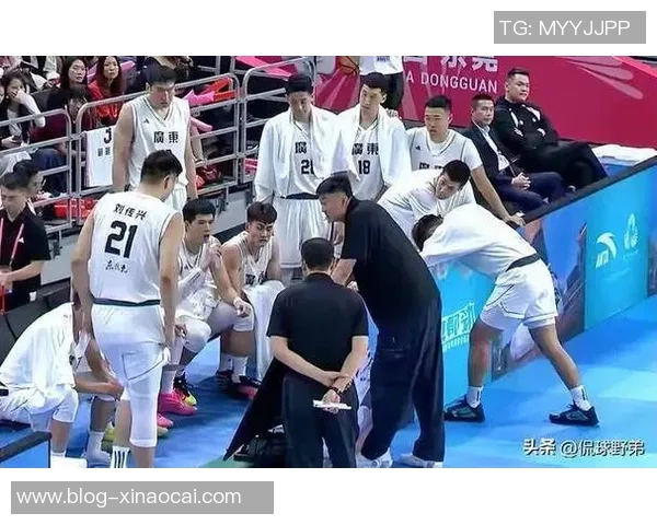 广东男篮对决解放军男篮精彩赛事回顾与分析